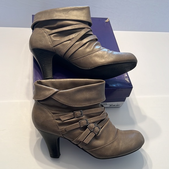 Madden girl women’s boots size 10 Taupe - Picture 2 of 4